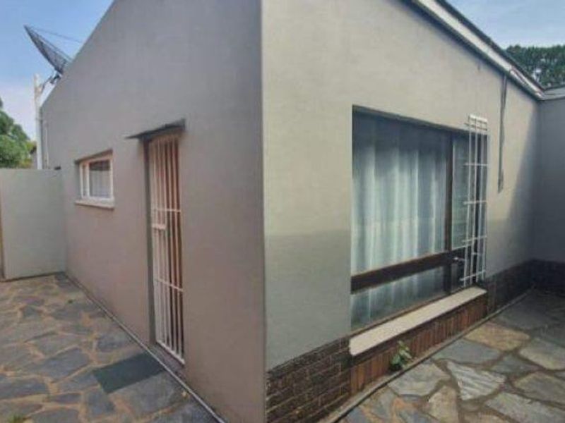 Absolute Bargain - Photo 2