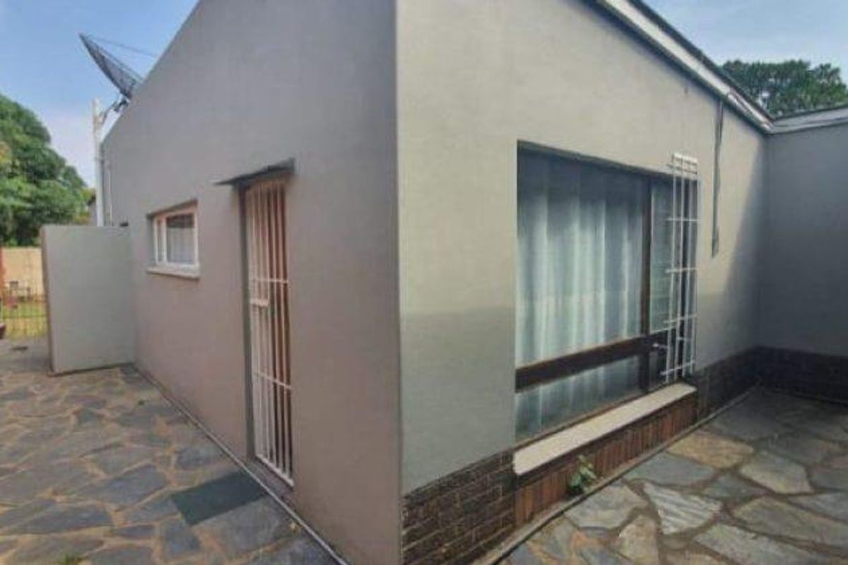 Absolute Bargain - Photo 2