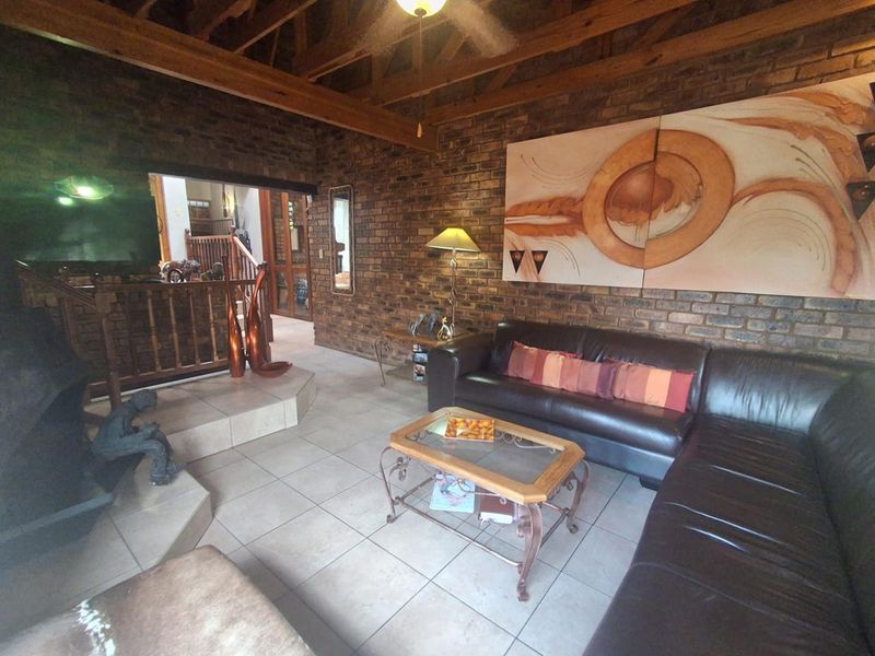 FAMILY HOME IN CUL-DE-SAC - MULBARTON - Photo 6