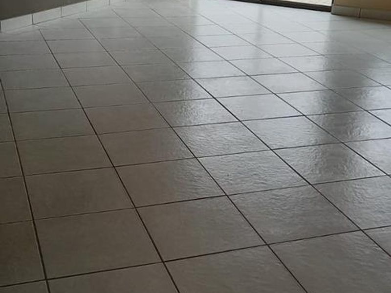 Lovely Spacious 3 Bedroom Townhouse 2 Bathrooms and Double Garage - Photo 9
