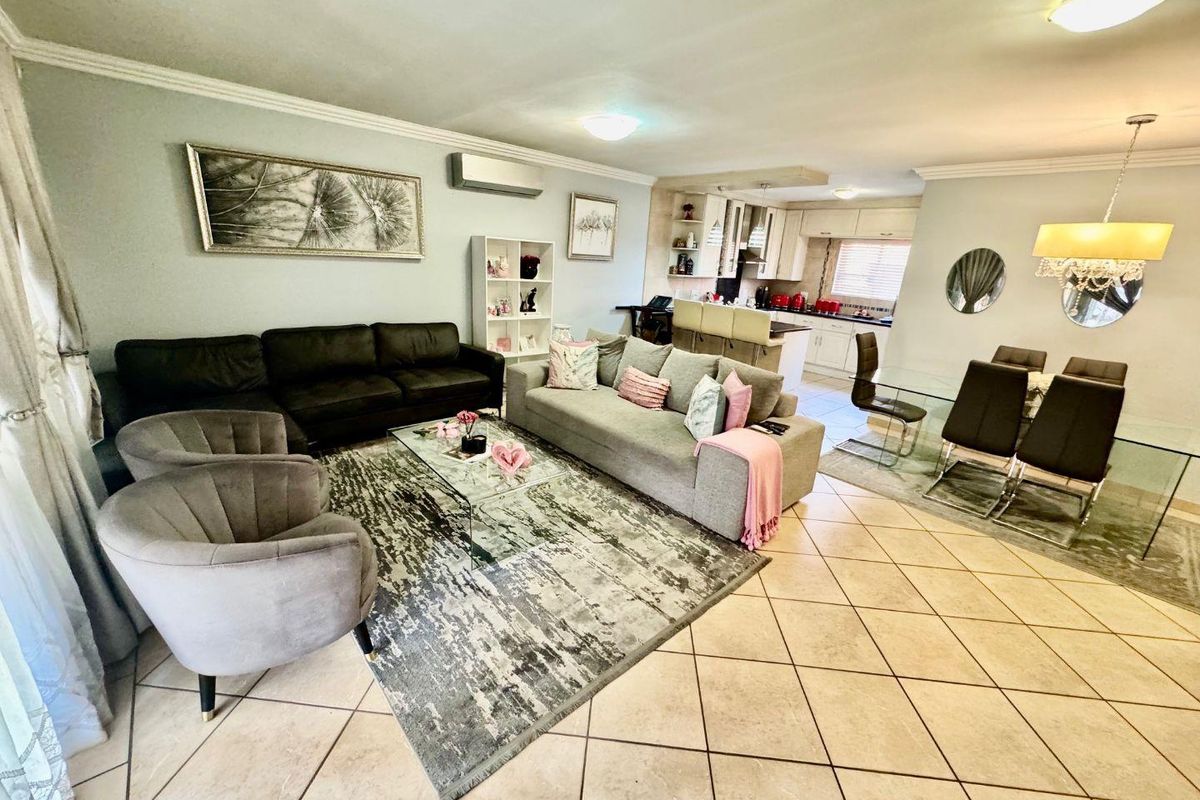 3 BEDROOM TOWNHOUSE FOR SALE IN BARTLETT - Photo 2