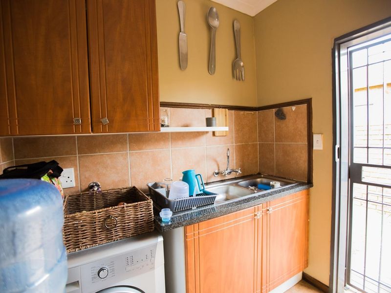3 Bedroom Townhouse for rent in Mooikloof Ridge - Photo 7