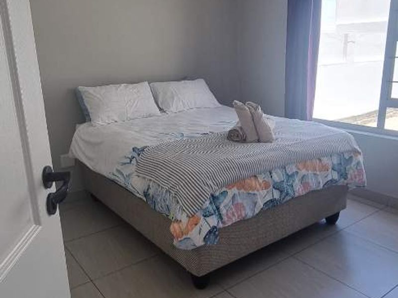 Spacious 2-Bedroom Apartment with En-Suite Baths & Garage in Swakopmund - Photo 4