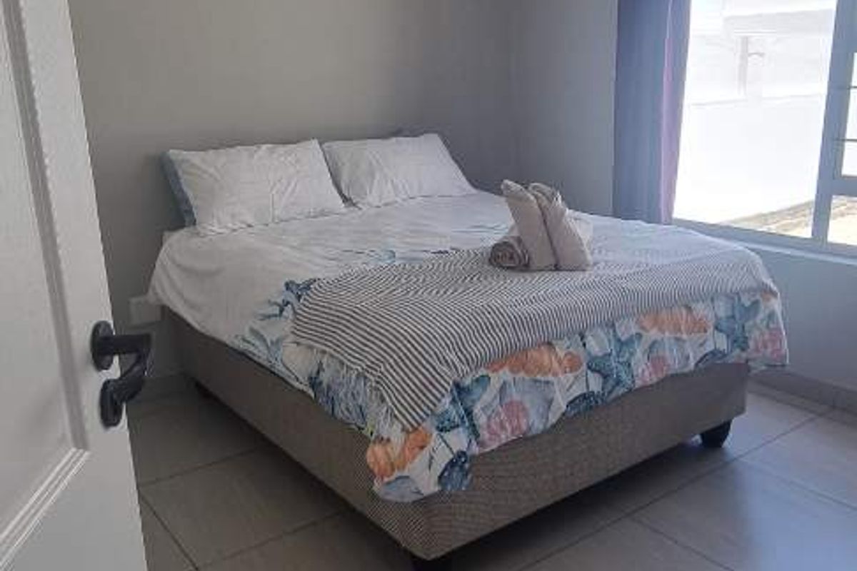 Spacious 2-Bedroom Apartment with En-Suite Baths & Garage in Swakopmund - Photo 4