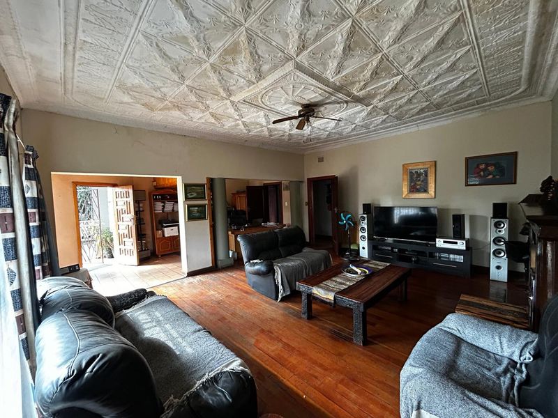 Charming 3-Bedroom Home - Photo 8