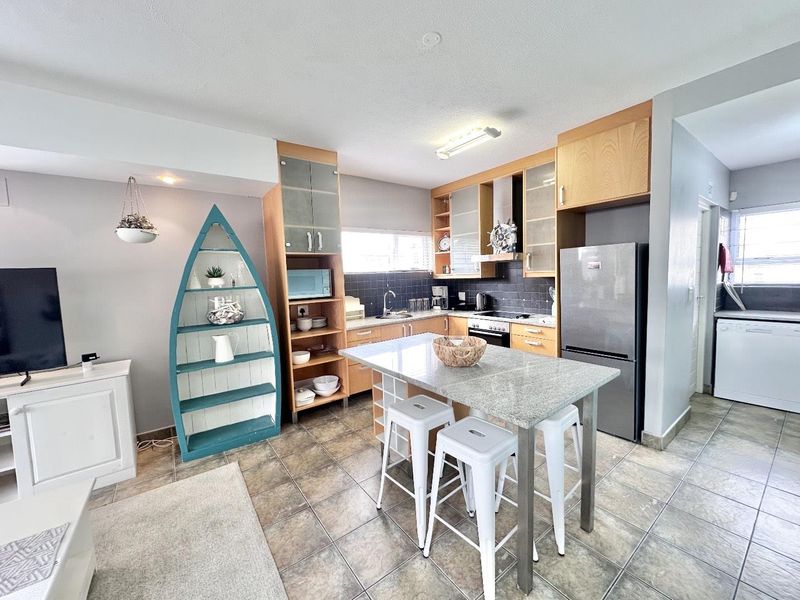 EXCLUSIVE WATERFRONT TOWNHOUSE - IDEAL HOME OR HOLIDAY ESCAPE - Photo 5