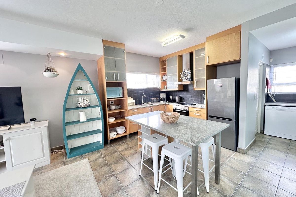 EXCLUSIVE WATERFRONT TOWNHOUSE - IDEAL HOME OR HOLIDAY ESCAPE - Photo 5