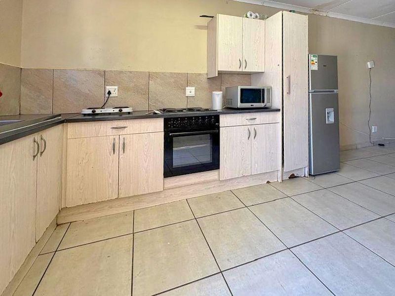 Orwetoveni, ext 3, Otjiwarongo:  Centrally located townhouse in Secure Complex - Photo 4