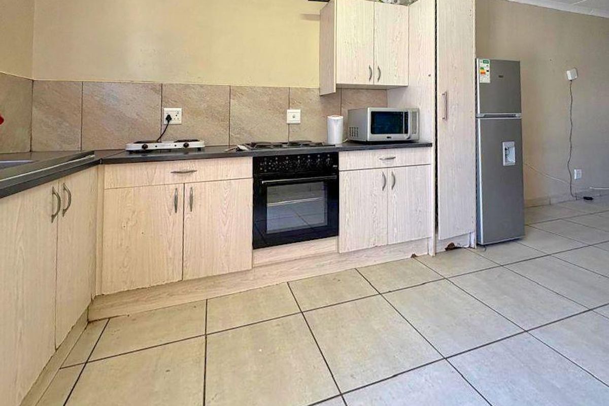 Orwetoveni, ext 3, Otjiwarongo:  Centrally located townhouse in Secure Complex - Photo 4