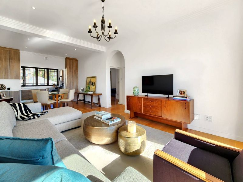 Old World Charm meets Modern Elegance - Photo 3