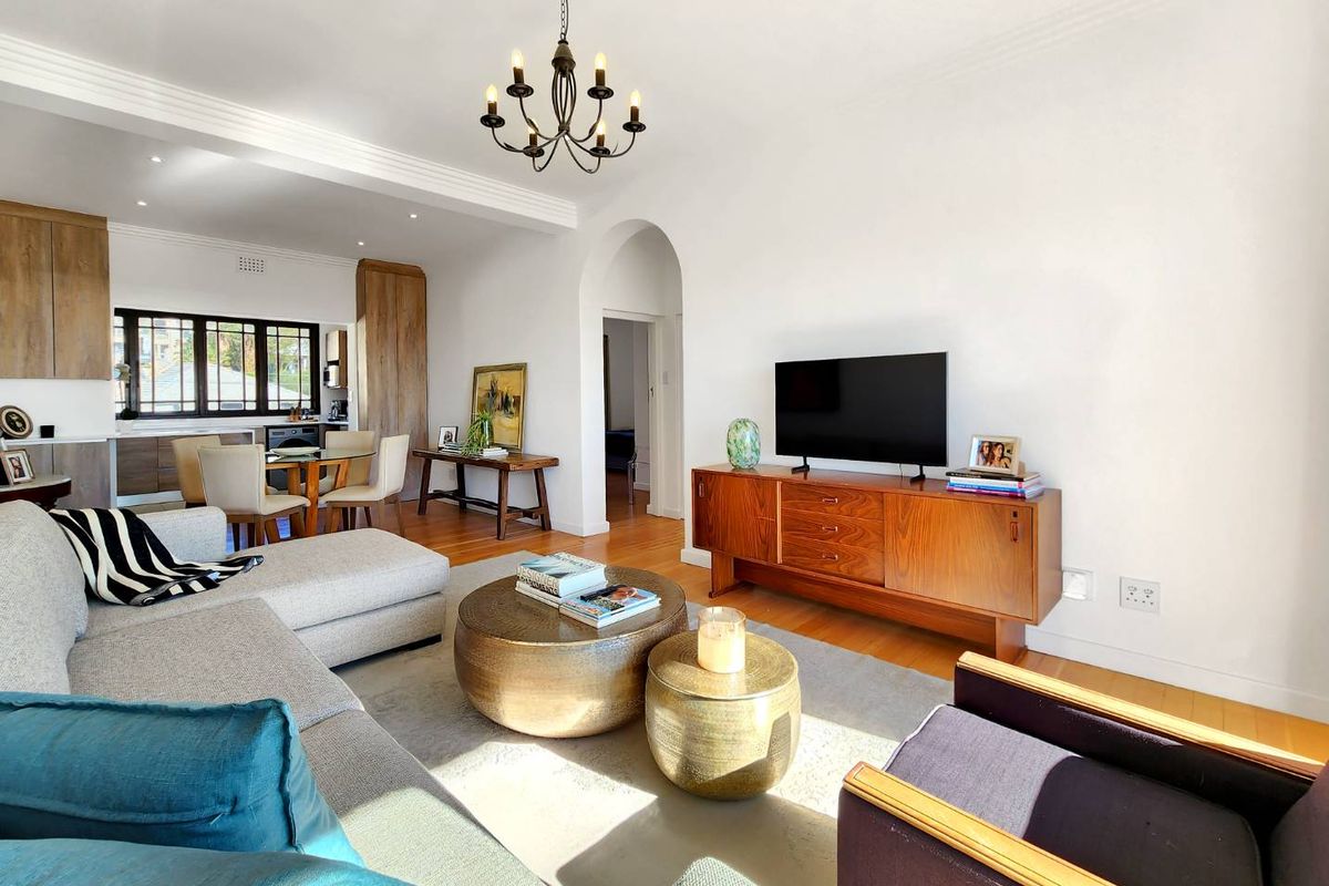 Old World Charm meets Modern Elegance - Photo 3