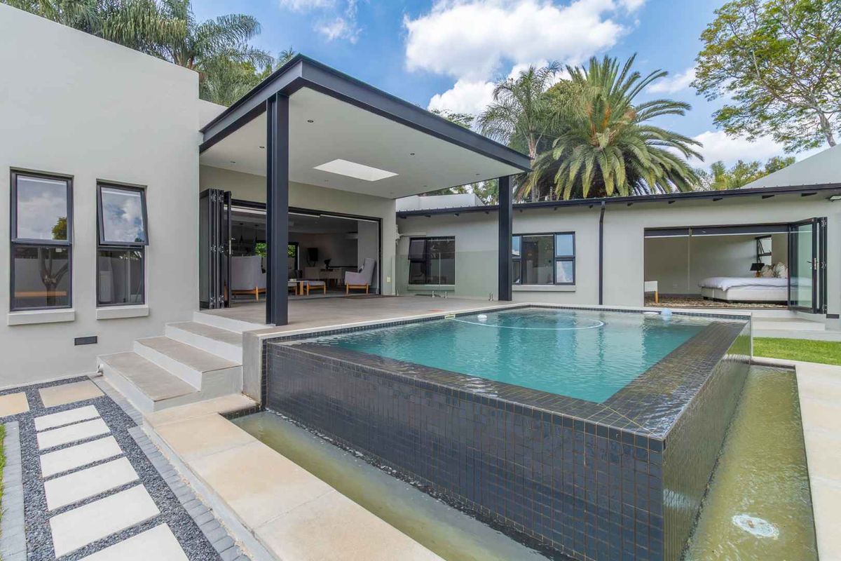 Exceptional, Immaculate, Modern Home for Sale in Hurlingham Manor - Photo 4