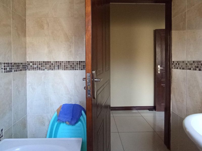 3 BEDROOM HOUSE IN THATCHFIELD - Photo 6