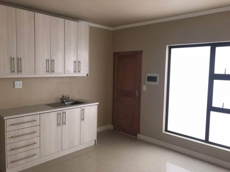 FOR SALE - 3 BEDROOM HOUSE IN LONG BEACH,WALVIS BAY - Photo 9