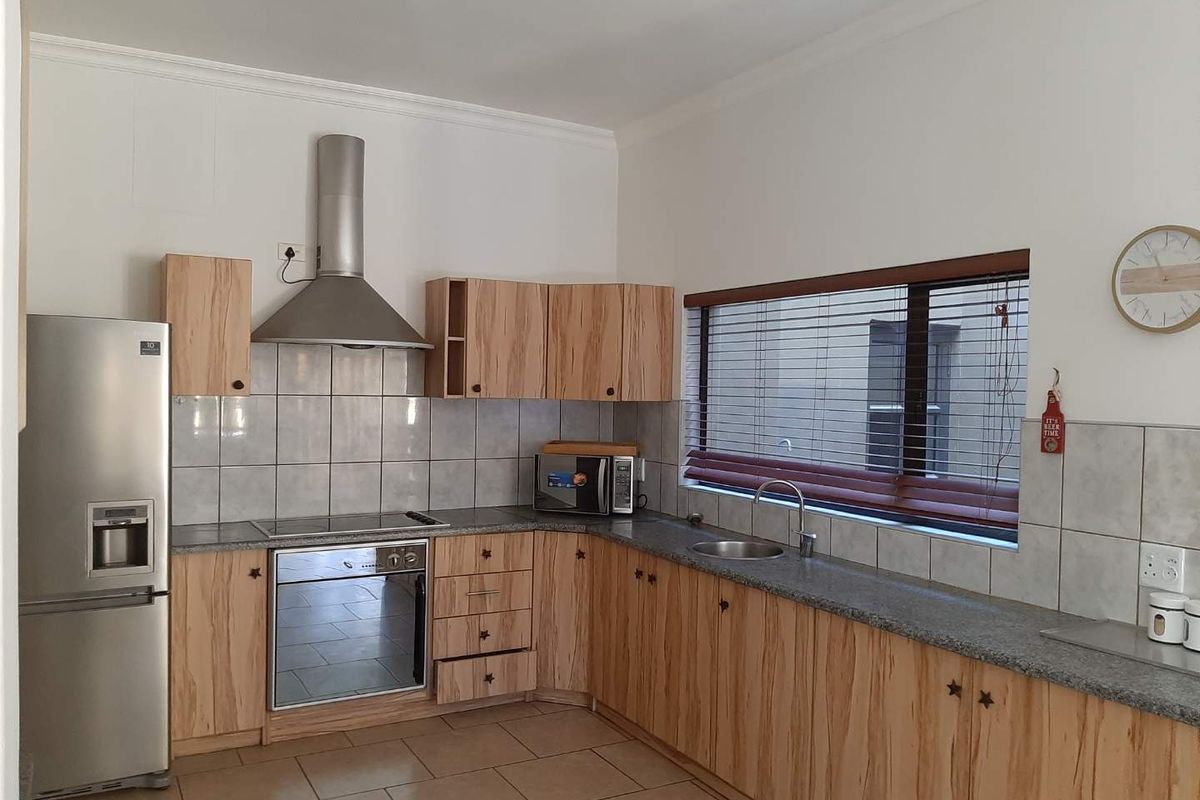 4BEDROOM HOUSE ( BOTH EN-SUITE). - Photo 4