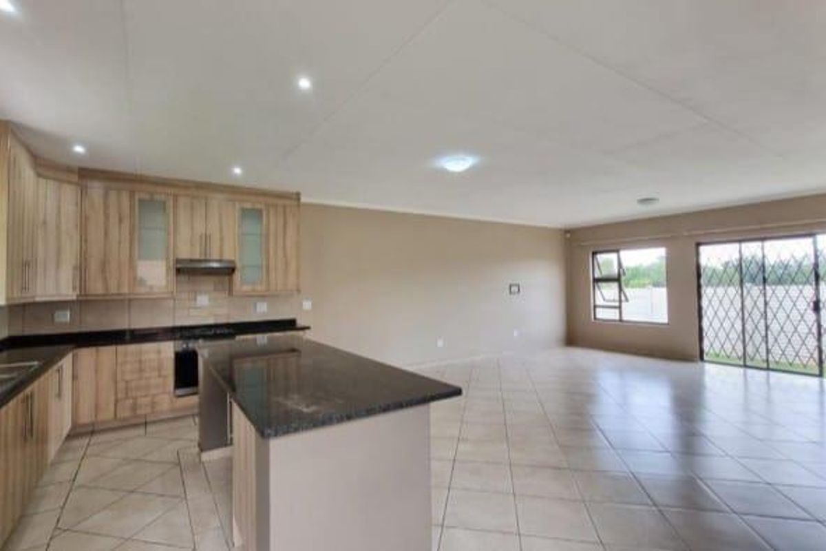 Pet-Friendly Townhouse in Sought-After Kookrus - Photo 4