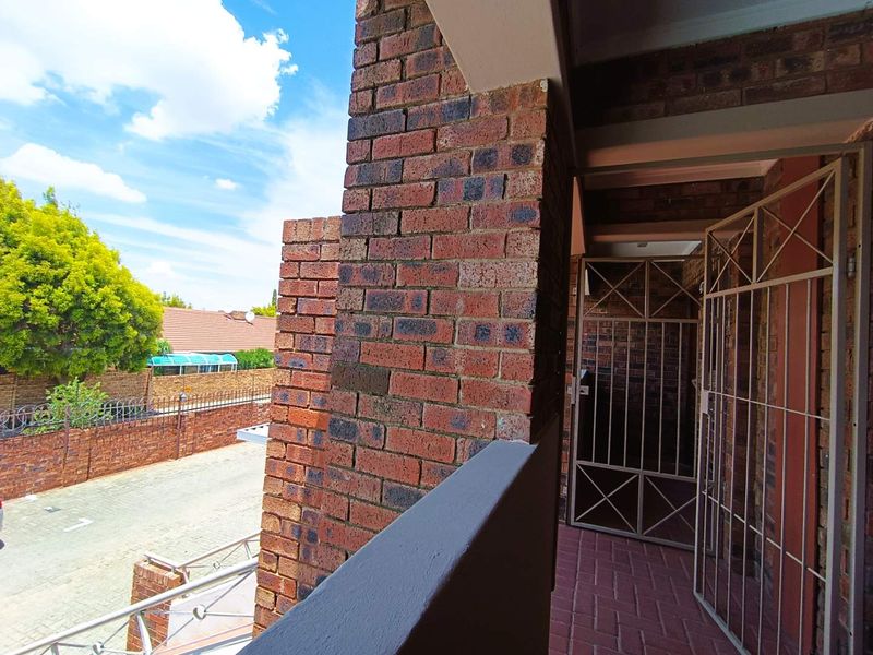 Freshly polished, ready for first-timers and smart investors - Photo 4