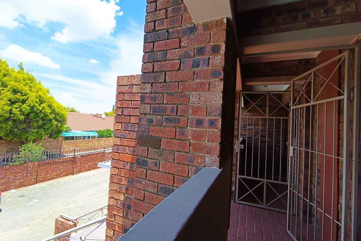 Freshly polished, ready for first-timers and smart investors - Photo 4