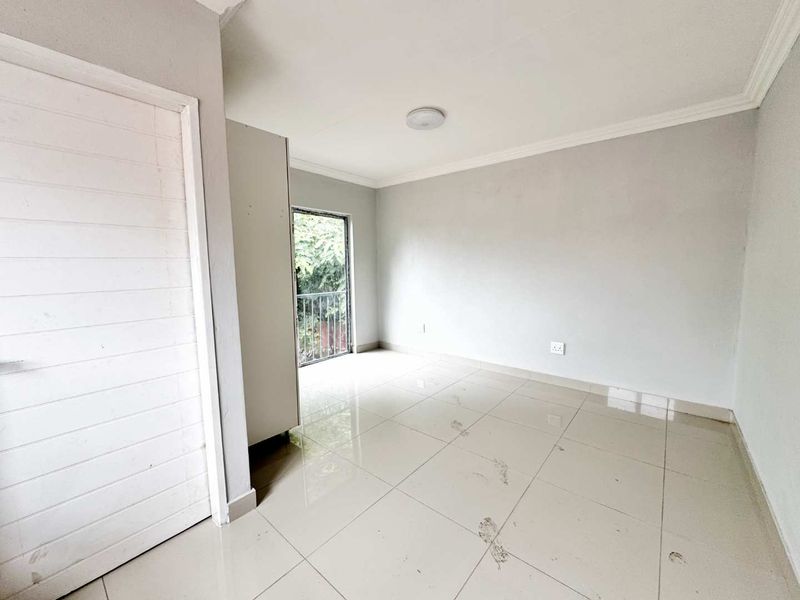 Modern Studio Apartment - Photo 3