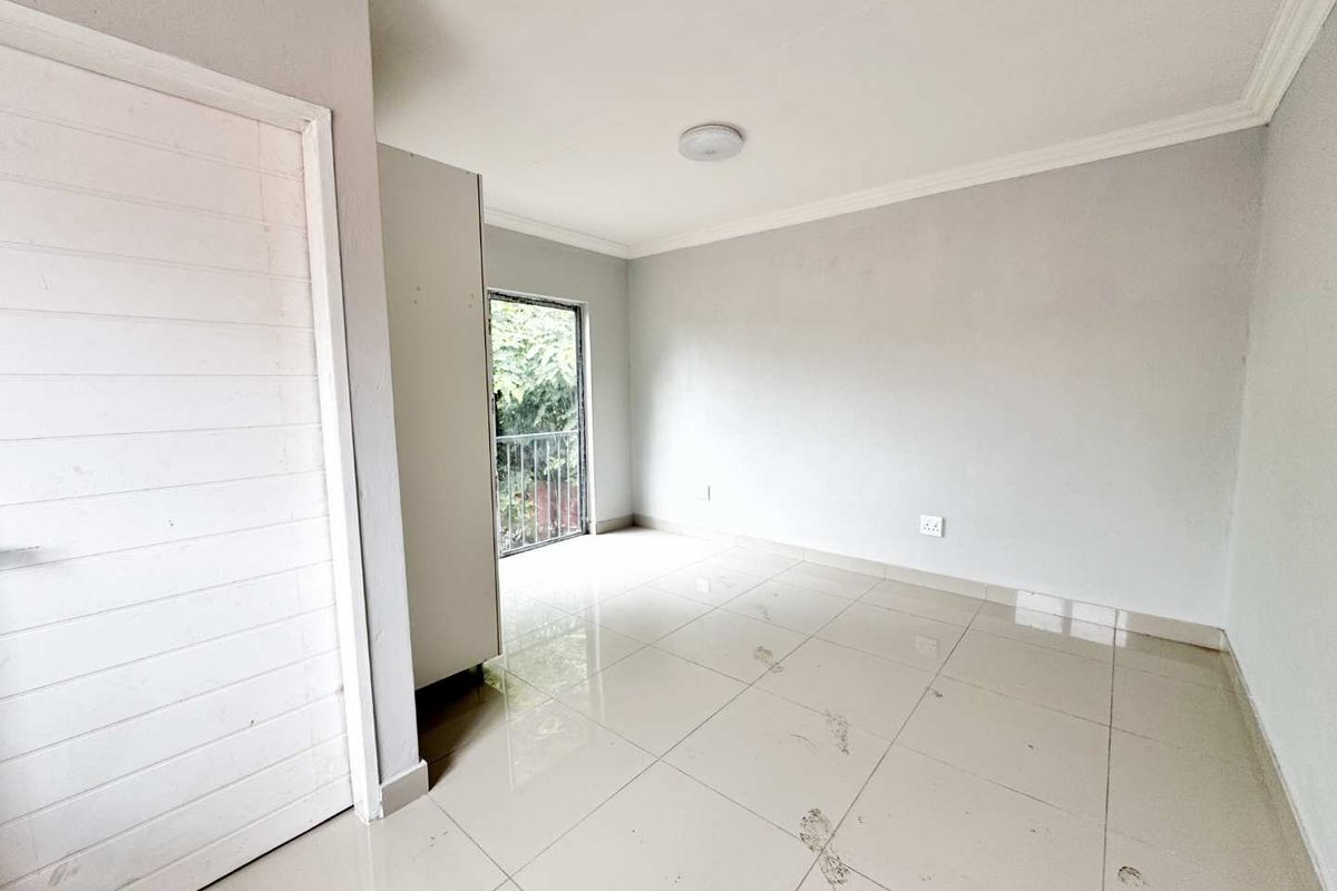 Modern Studio Apartment - Photo 3