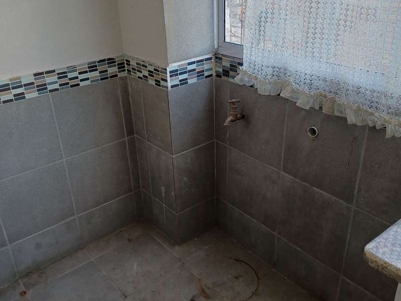 Spacious ground  floor unit. Great investor opportunity - Photo 7