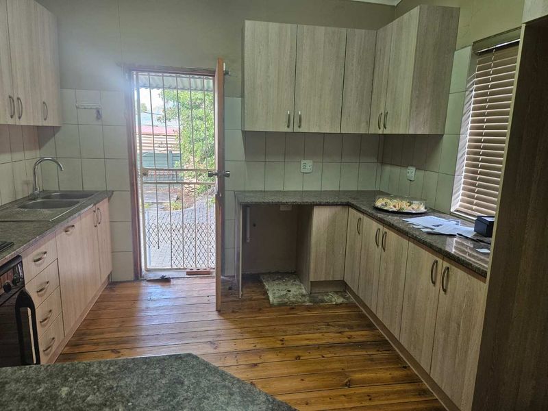 Ready to move in! - Photo 6