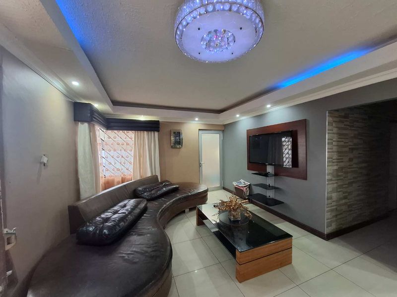 5-Bedroom Double Storey Freestanding House - Photo 2