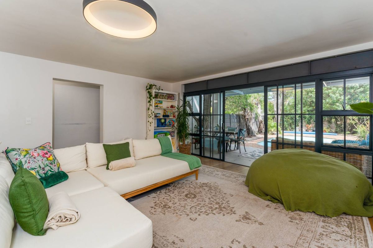 Brand new listing in ever popular Timour Hall - Photo 4