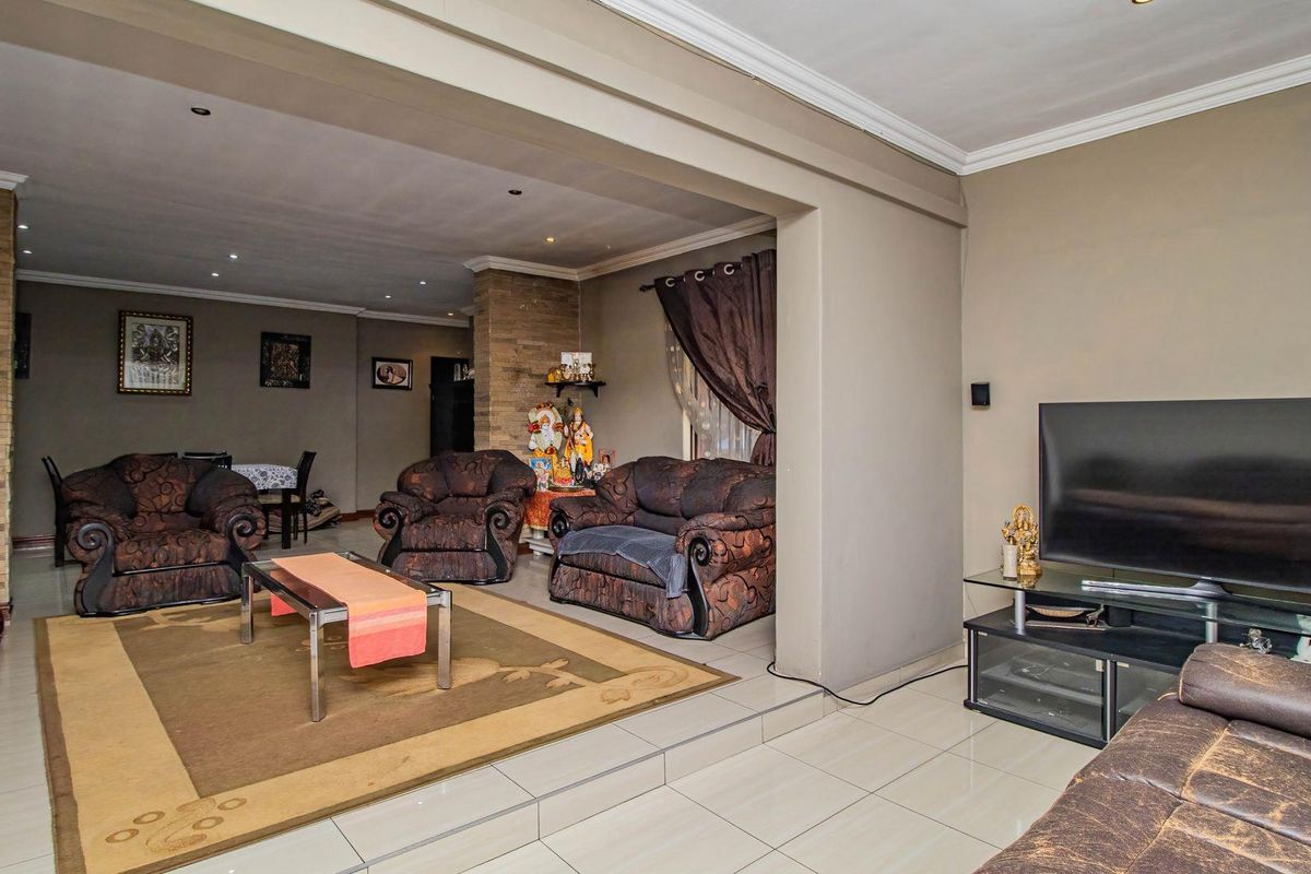 Your Ideal Home: Elegance, Convenience, and Comfort! - Photo 5