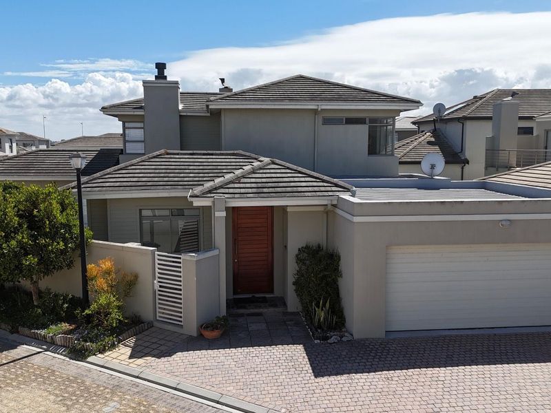 Exclusive 4-Bedroom Double-Storey Home in Sunset Beach’s Only Fully Walled, Beachfront Security Estate - Photo 2