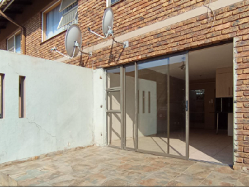 "Helloise 3-Bed: Perfect Location Near Everything You Need!" - Photo 4