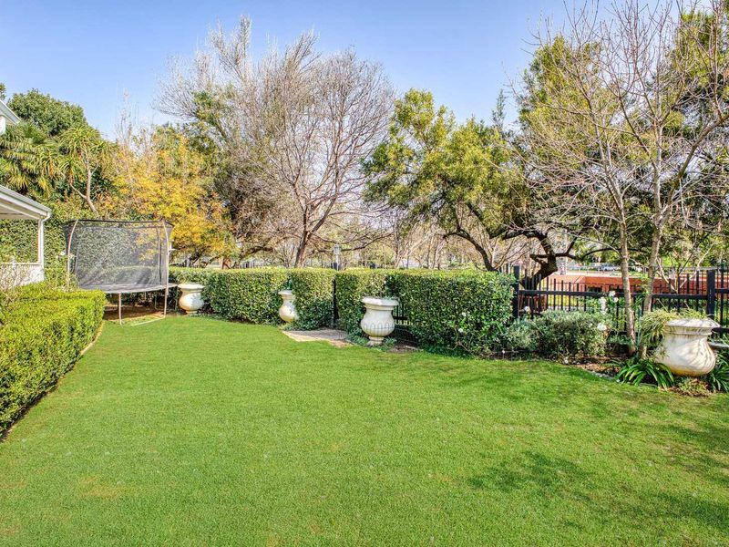CHARACTER 5 BEDROOM HOME IN FOURWAYS GARDENS - Photo 2