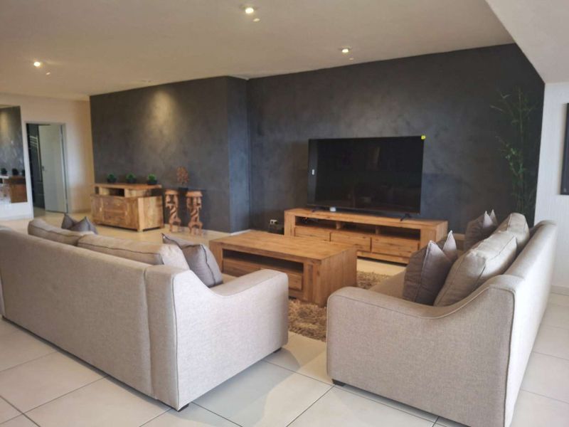 A LUXURIOUS THREE BEDROOM FURNISHED APARTMENT - Photo 6