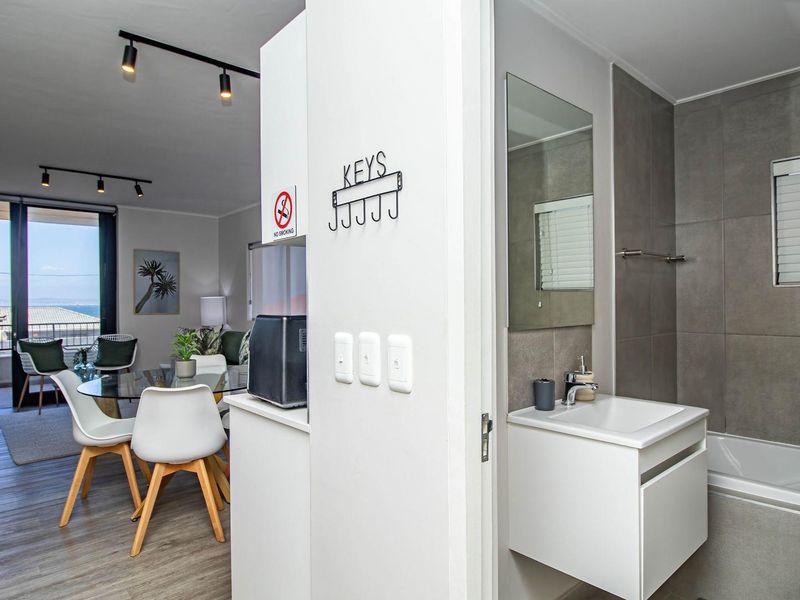 Stylish 2-Bed Apartment with Ocean Views in Mossel Cove - Price Includes VAT - No Transfer Duty - Photo 8