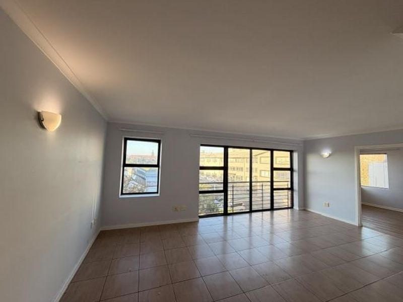 2 Beds, 2 bathrooms UNFURNISHED apartment with 2 parking bays, juliette balcony - Photo 9
