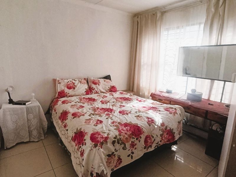 2 Bedroom Townhouse in a Secure and Peaceful Complex - Photo 8