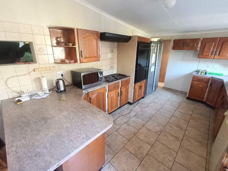 BEAUTIFUL FAMILY HOUSE FOR SALE IN VALHALLA!!! - Photo 4
