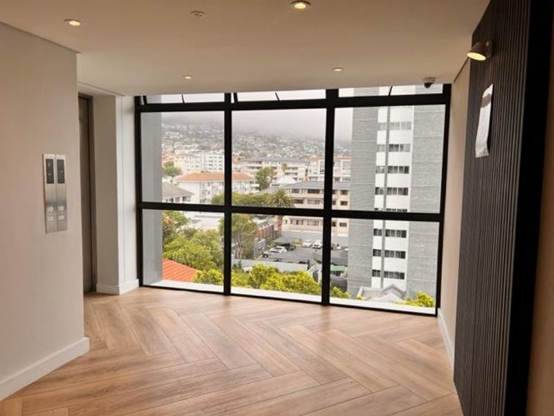 Ultra Modern, Luxury Sea Point apartment - Photo 4