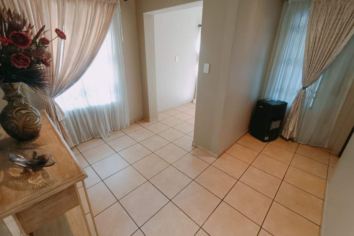 BEAUTIFUL FAMILY HOUSE FOR SALE IN AMBERFIELD RIDGE ESTATE! - Photo 3