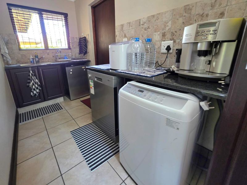 Modern, Low-Maintenance 3-Bedroom Family Home for Sale! - Photo 10