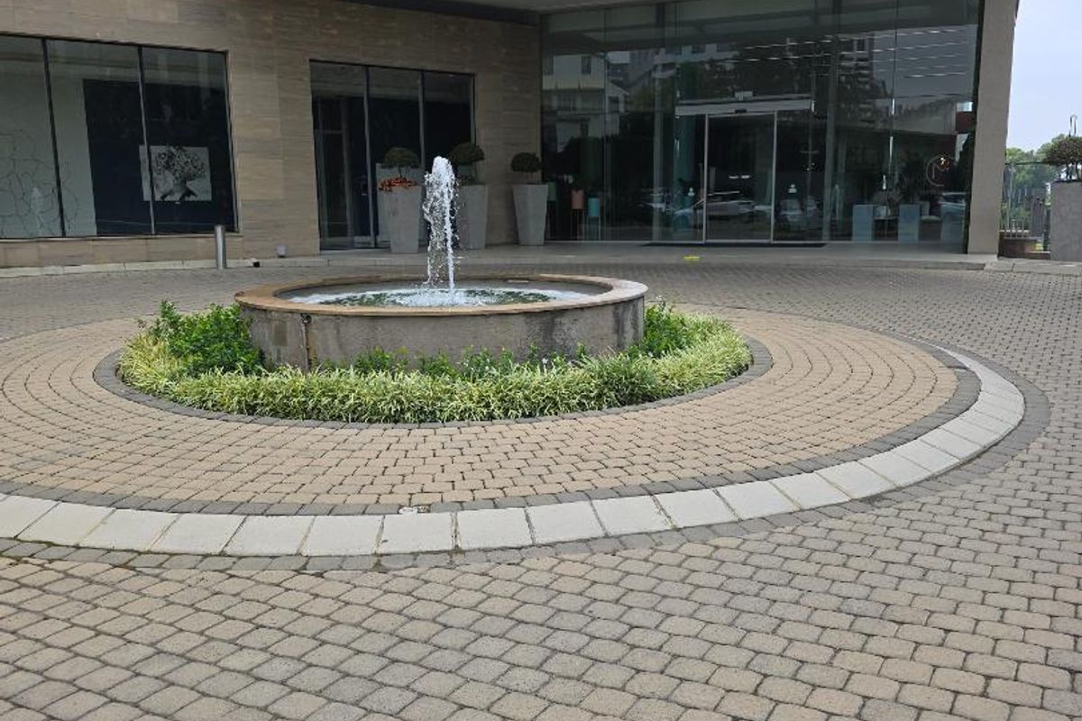 FABULOUS EXECUTIVE FULLY FURNISHED 2 BED APARTMENT - Photo 2