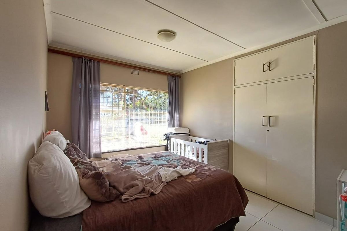 Perfect for the Young Professional or Single Tenant – Cozy, Convenient Living on Republic Road - Photo 5