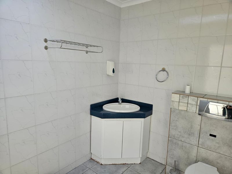 **Cozy 1-Bedroom Unit in Shared Home – Ideal for Single or Couple** - Photo 3