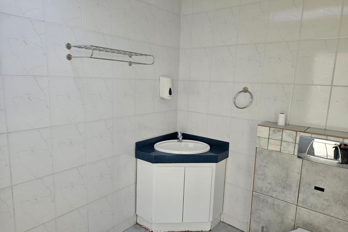 **Cozy 1-Bedroom Unit in Shared Home – Ideal for Single or Couple** - Photo 3
