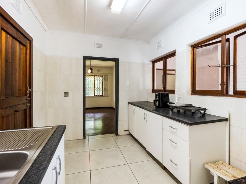 Level land house - Photo 7