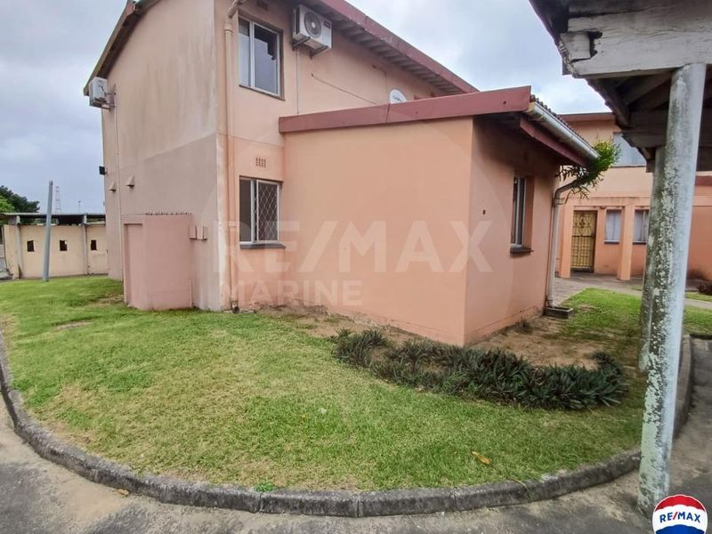 Spacious 3-Bedroom Apartment with Carport – No Pets Allowed - Photo 10