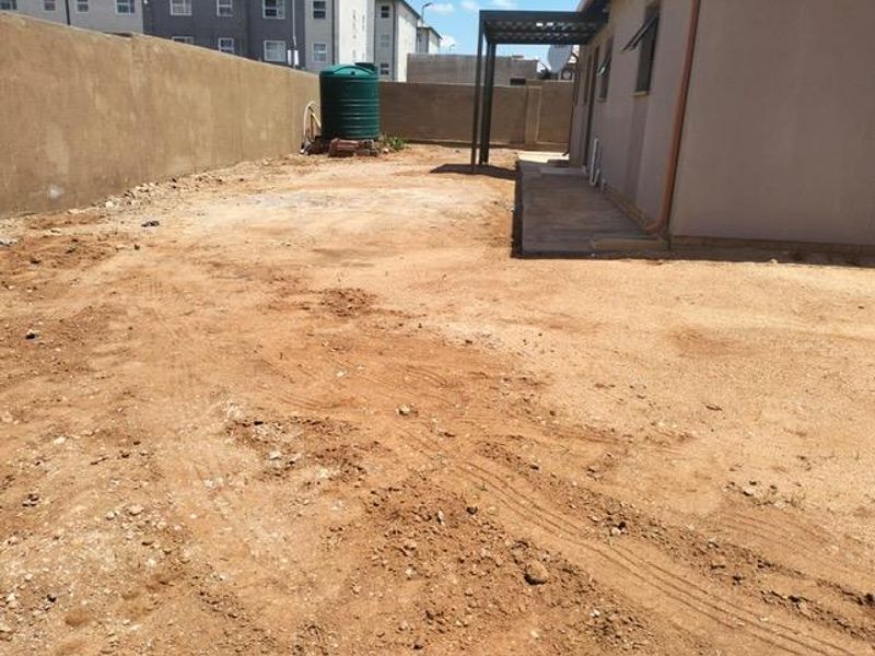 Clayville Ext 77 R 1350 000 - Family Home - Photo 2