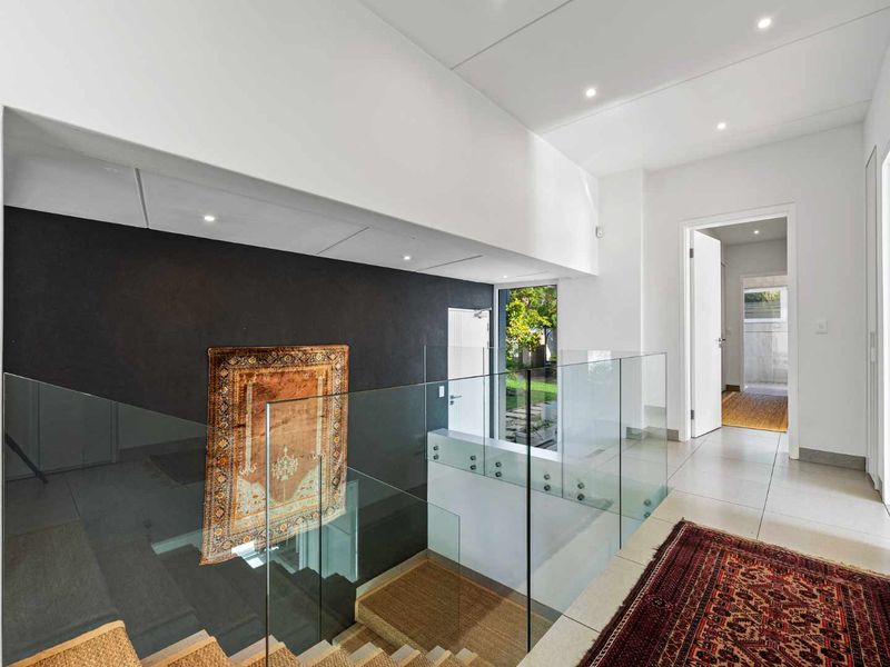 Luxury 6 Bedroom Home in Upper Claremont - Photo 9