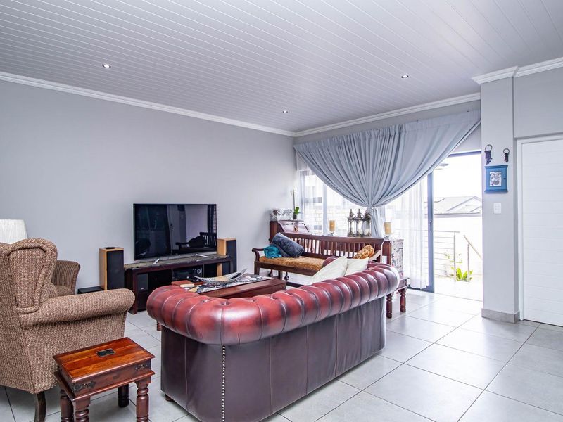 Charming, Low Maintenance Family Home in Monte Christo - Photo 4