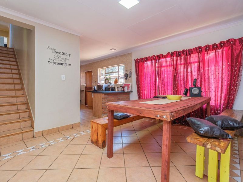 Klinker Brick, lock up and go, in a great location. - Photo 10